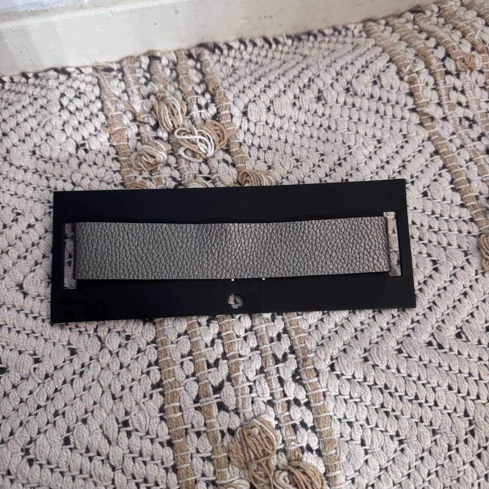 Bebe Y2K Chic Silver Leather Chocker Necklace
